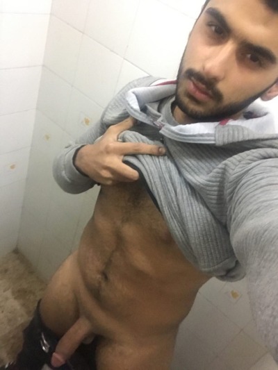 Indian Gay Sex Story: Gym trainer se gaand marwayi: 2