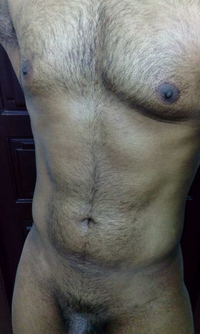 Indian Gay Porn: Sexy Tamil hunk flexing his muscular body while being naked: 1