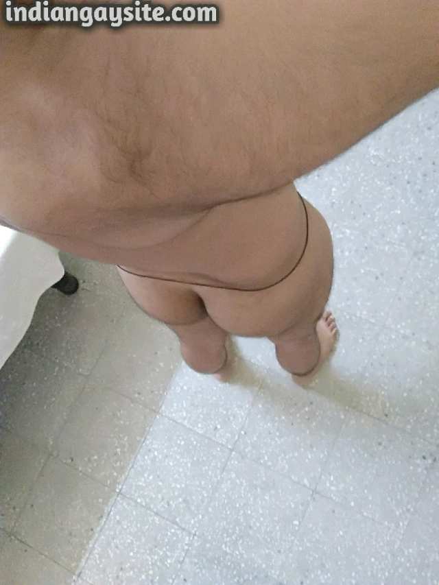 Indian Gay Porn: Sexy desi crossdresser Satya from Rajasthan exposing hot booty