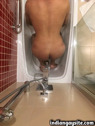 Indian Gay Porn: Sexy desi bottom in a hot strip show of his bubbly round butt