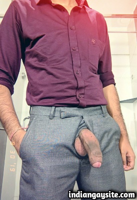 Hot Indian Hunk Shows Big & Hard Uncut Lund