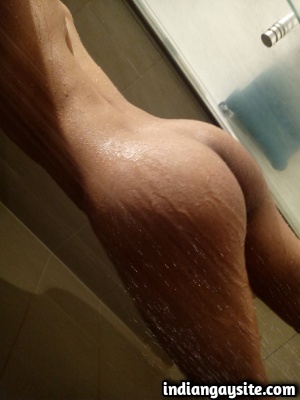 Naked Indian Twink Shows Hot Wet Ass while Showering