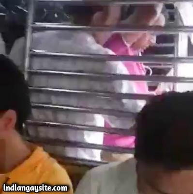 Indian Gay Porn Video of Handjob in Mumbai Local