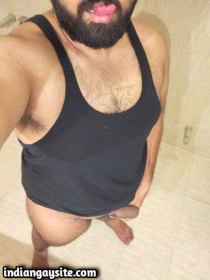 Naked Indian Bear shows Sexy Ass & Body