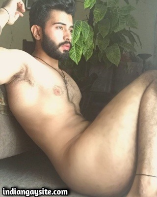 Sexy Naked Indian Hunk Shows Round Bubbly Ass