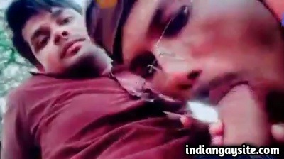 College Senior Sucked by Junior in Indian Gay Blowjob Video