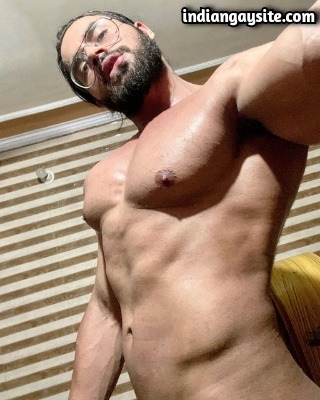 Muscular Gay Hunk Shows Smooth Naked Body