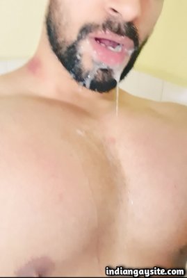 Gay muscular slut shows body and sex pics