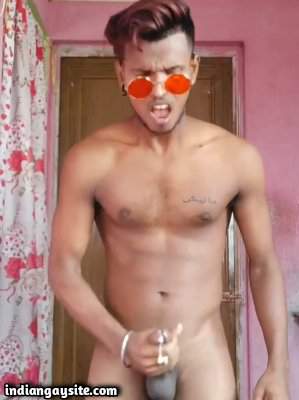 Gay cumming video of horny muscular man