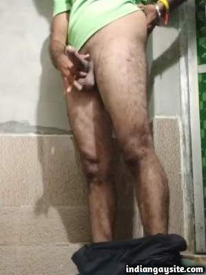 Big dick man cums hard in the bathroom