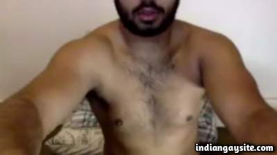 Naked bear boy jerking off wildly on cam show