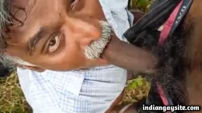 Outdoor sucking video of a horny mature gay man