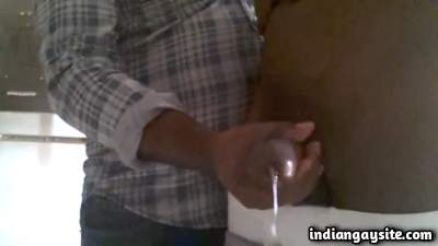Public toilet handjob for a really horny gay stranger