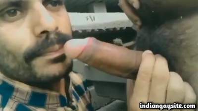 Quick oral fun with a horny gay guy from Jammu