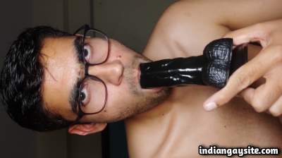 Slutty gay pics of a horny and wild young nude boy