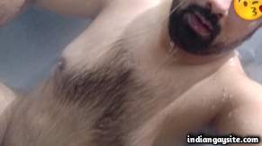 Naked sexy daddy teasing his hot body in pics