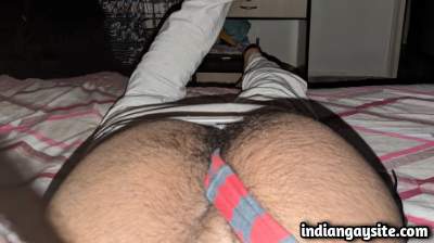 Hairy bottom guy teasing his sexy ass in nude gay pics