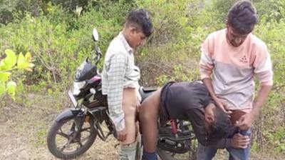 Public threesome sec