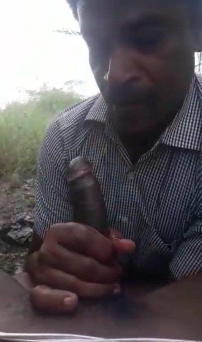 Gay park blowjob with a horny stranger