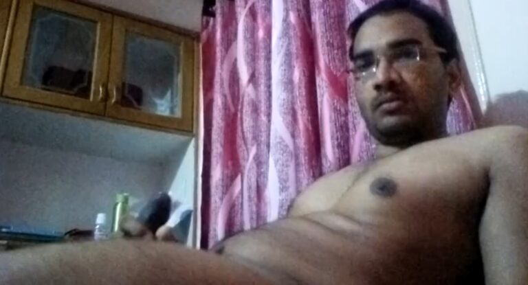 Horny gay nerd wanks and cums on own body