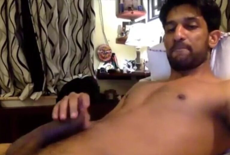 Cock masturbating guy sitting nude on his cam show