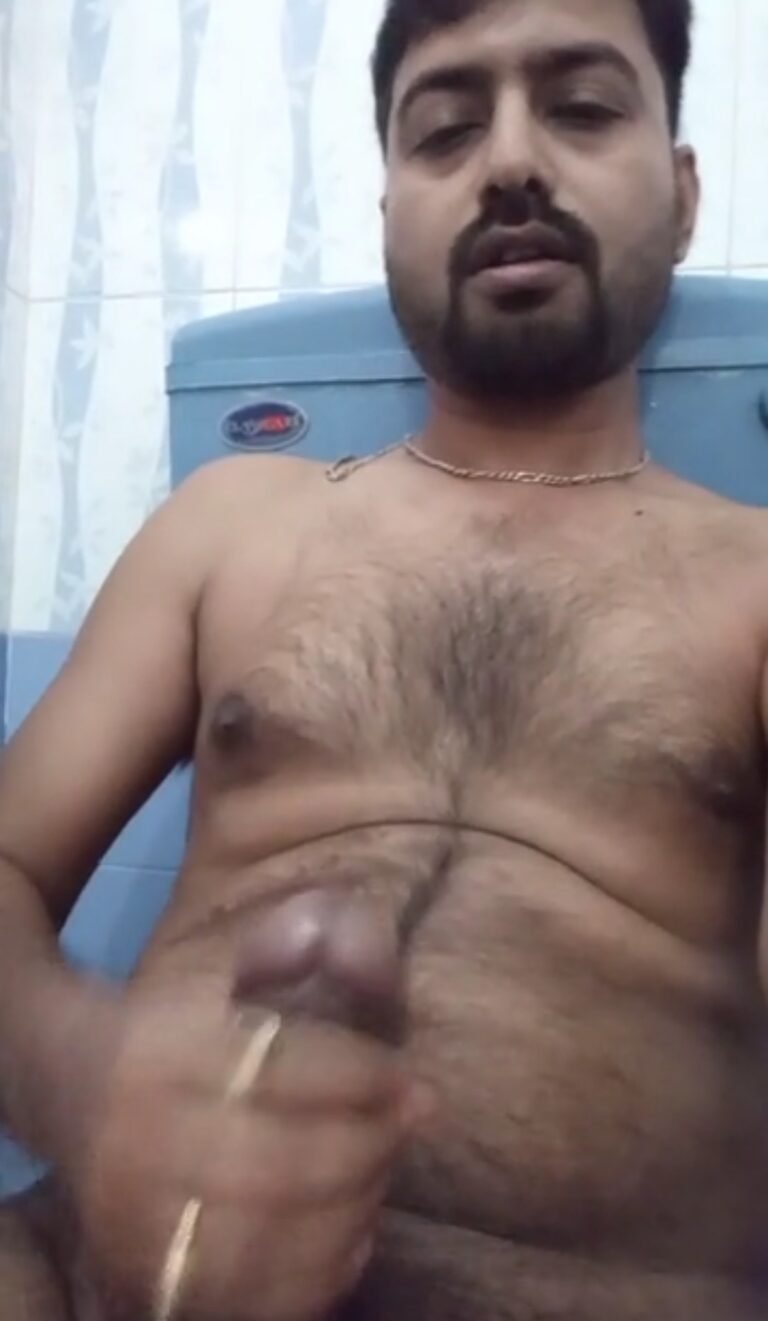 Indian Gay Porn video of Slutty Guy shooting Big Load