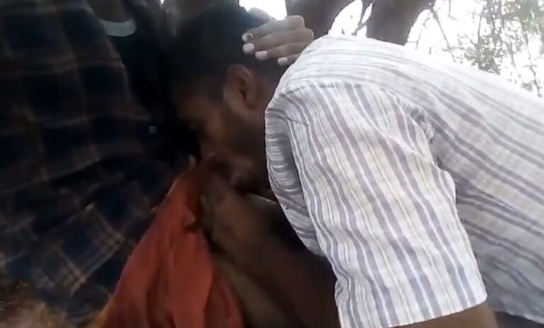 Outdoor-gay-blowjob-with-a-horny-stranger-sucker