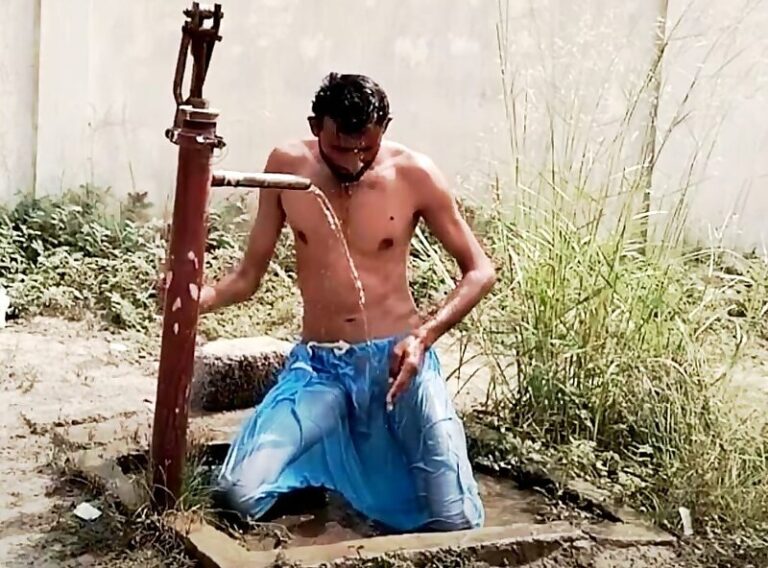 Shaking Dick Horny gay guy playing hot pics